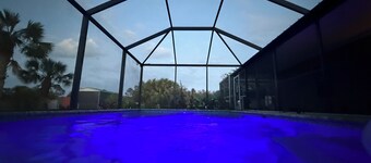 3-bedroom house with Heated private Pool, WiFi, AC in brilliant Naples