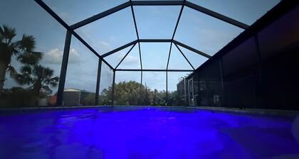 3-bedroom house with Heated private Pool, WiFi, AC in brilliant Naples