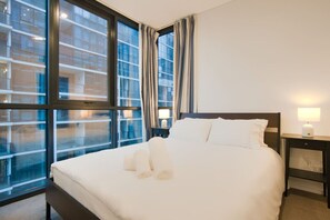 Desk, iron/ironing board, WiFi, bed sheets