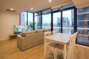 Interior - City Serenity: 2BR Apt with Pool, Gym, Steam&Sauna (Adelaide)