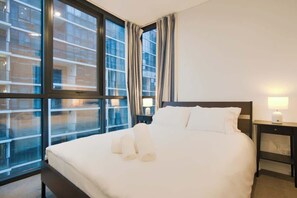 2 bedrooms, iron/ironing board, WiFi, bed sheets - City Serenity: 2BR Apt with Pool, Gym, Steam&Sauna (Adelaide)