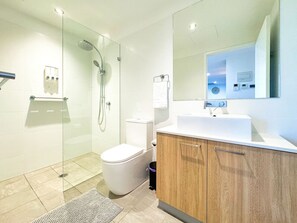 Douche, sèche-cheveux