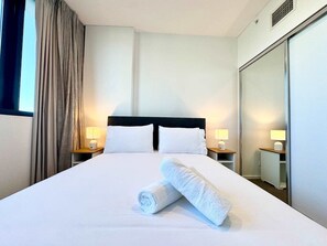 Iron/ironing board, WiFi, bed sheets