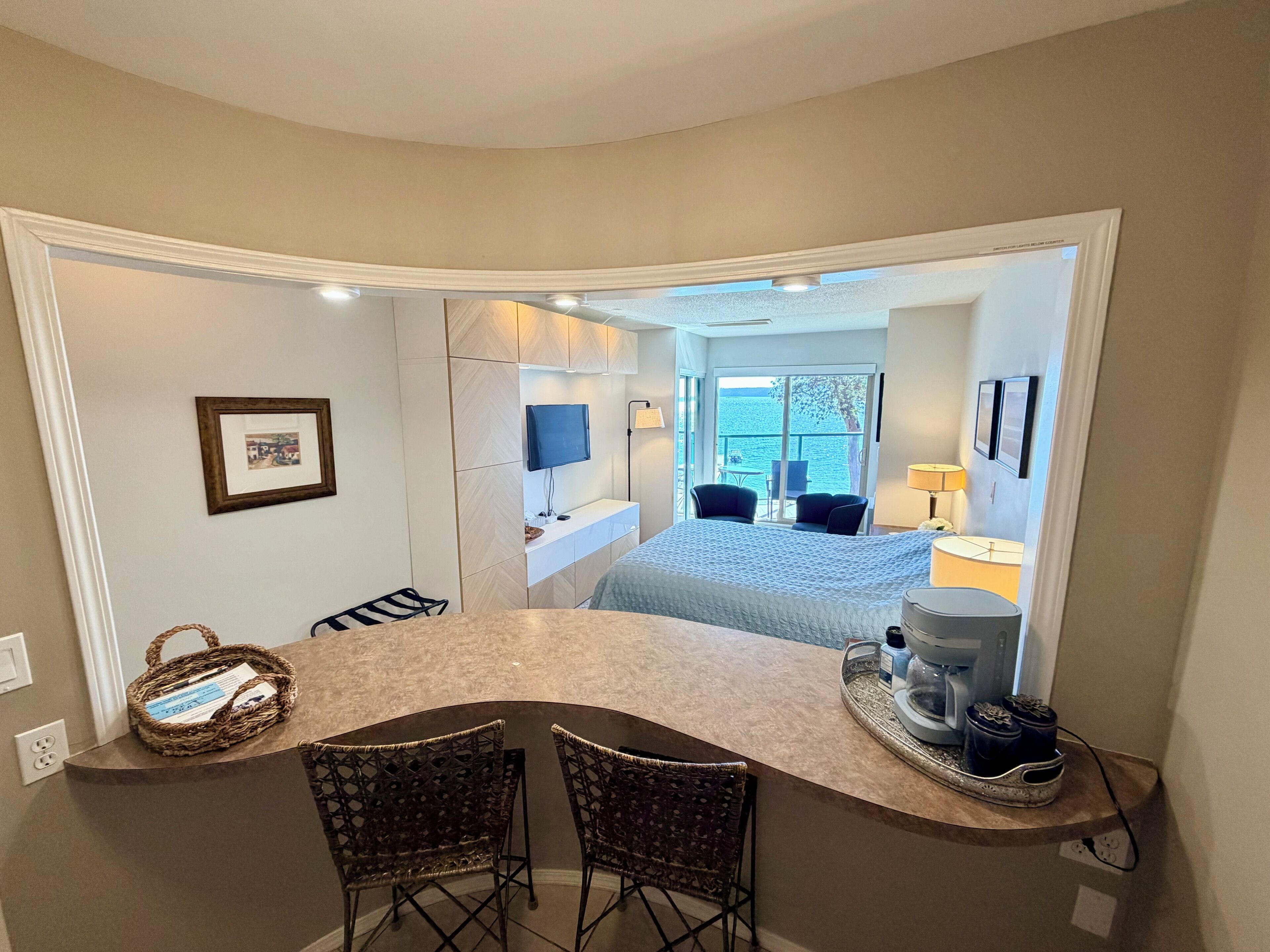 Oceanfront Escape - Studio With Kitchenette - Vancouver Island