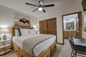 1 bedroom, desk, iron/ironing board, WiFi