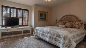 4 bedrooms, desk, iron/ironing board, WiFi