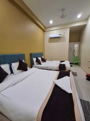 3 bedrooms, WiFi, bed sheets
