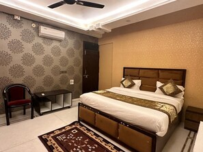 3 bedrooms, WiFi, bed sheets