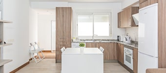 Arrecife Modern House - Renovated & Cozy