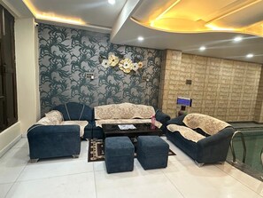 Interior - Spacious hotel in charming Varanasi with WiFi, AC  (Varanasi)