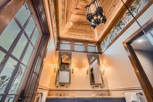 Casa Delfino - Savor Old World Charm with a Lush Poolside Retreat