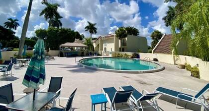 Palm View Terrace - Unwind on a Private Terrace in a Gated Community