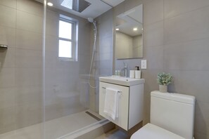 Apartment | Bathroom - Apt Just 10 Minutes Away to Airport (Arlington)