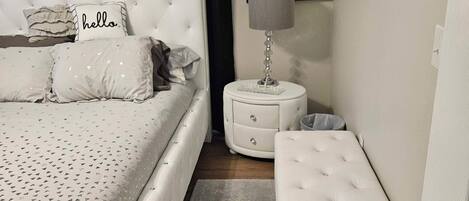 2 makuuhuonetta, silitysrauta/-lauta, ilmainen Wi-Fi, vuodevaatteet