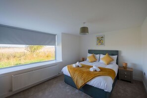 4 bedrooms, iron/ironing board, free WiFi, bed sheets