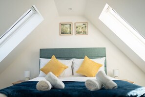 4 bedrooms, iron/ironing board, free WiFi, bed sheets