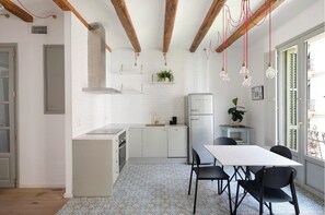 Fridge, oven, stovetop, dishwasher