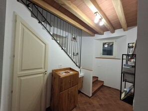 Camera del falco | Living area | 24-inch LCD TV with satellite channels, TV - Il Castellaro ai Sassi (Guiglia)