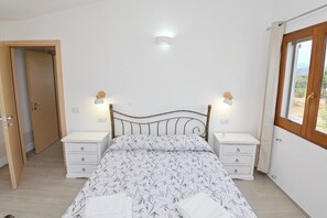 3 quartos, ferros/tábuas de passar roupa, Wi-Fi, roupa de cama