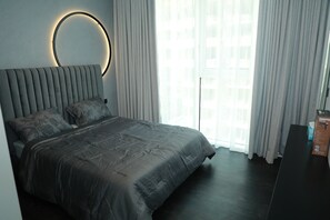 2 Schlafzimmer, Schreibtisch, Bügeleisen/Bügelbrett, Reisekinderbett