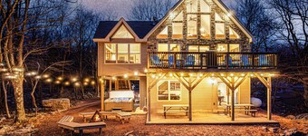 Sleeps 20, Poconos Home - Hot Tub, Fire Pit, Games - Views -Super Spacious