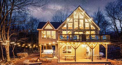 Sleeps 20, Poconos Home - Hot Tub, Fire Pit, Games - Views -Super Spacious