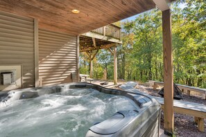 Outdoor spa tub - Sleeps 20, Lake Harmony -Hot Tub, Fire Pit, Games - Views -Super Spacious (Lake Harmony)
