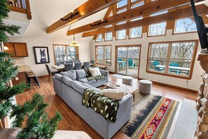 Smart-tv en een open haard