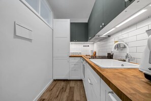 Kühlschrank, Ofen, Herdplatte, Geschirrspüler