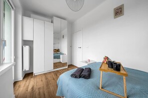 1 habitación, tabla de planchar con plancha, wifi gratis y ropa de cama 