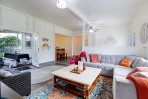 TV, books - Your Perfect Hilo Homebase - Sleeps 9 with AC (Hilo)