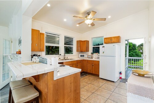 Your Perfect Hilo Homebase - Sleeps 9 with AC