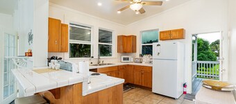 Your Perfect Hilo Homebase - Sleeps 9 with AC