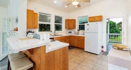 Your Perfect Hilo Homebase - Sleeps 9 with AC