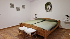 2 chambres, coffres-forts dans les chambres, bureau