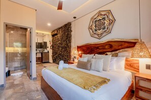 1 camera, una cassaforte in camera, una scrivania, ferro/asse da stiro