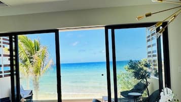 Penthouse Exclusive, 2 phòng ngủ, 2 phòng tắm, đối diện biển | Khu phòng khách | Sách
