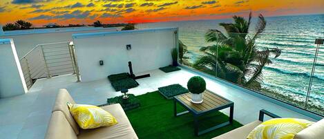 Àtic exclusiu, 2 dormitoris, 2 banys, orientació mar | Terrassa o pati