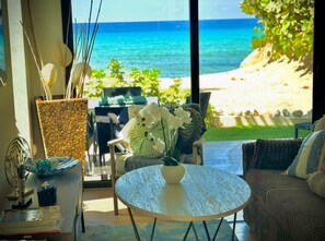 Luxury Apartment, 2 Bedrooms, 2 Bathrooms, Sea View | Living area | Books