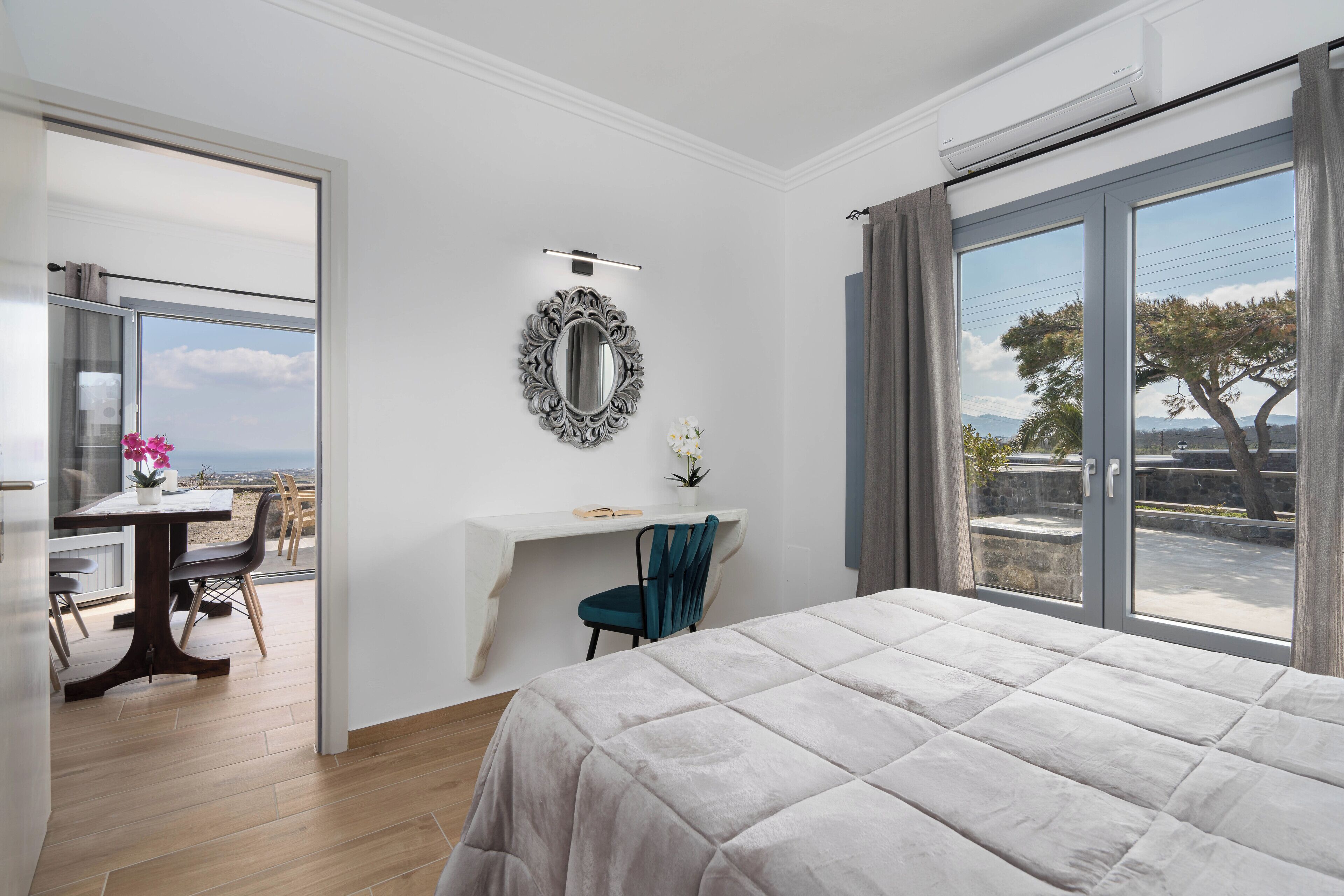 2 chambres, coffres-forts dans les chambres, bureau