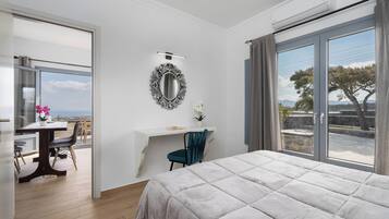 2 chambres, coffres-forts dans les chambres, bureau