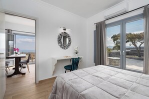 2 bedrooms, in-room safe, desk, iron/ironing board