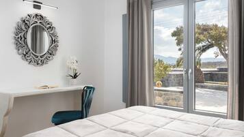 2 chambres, coffres-forts dans les chambres, bureau