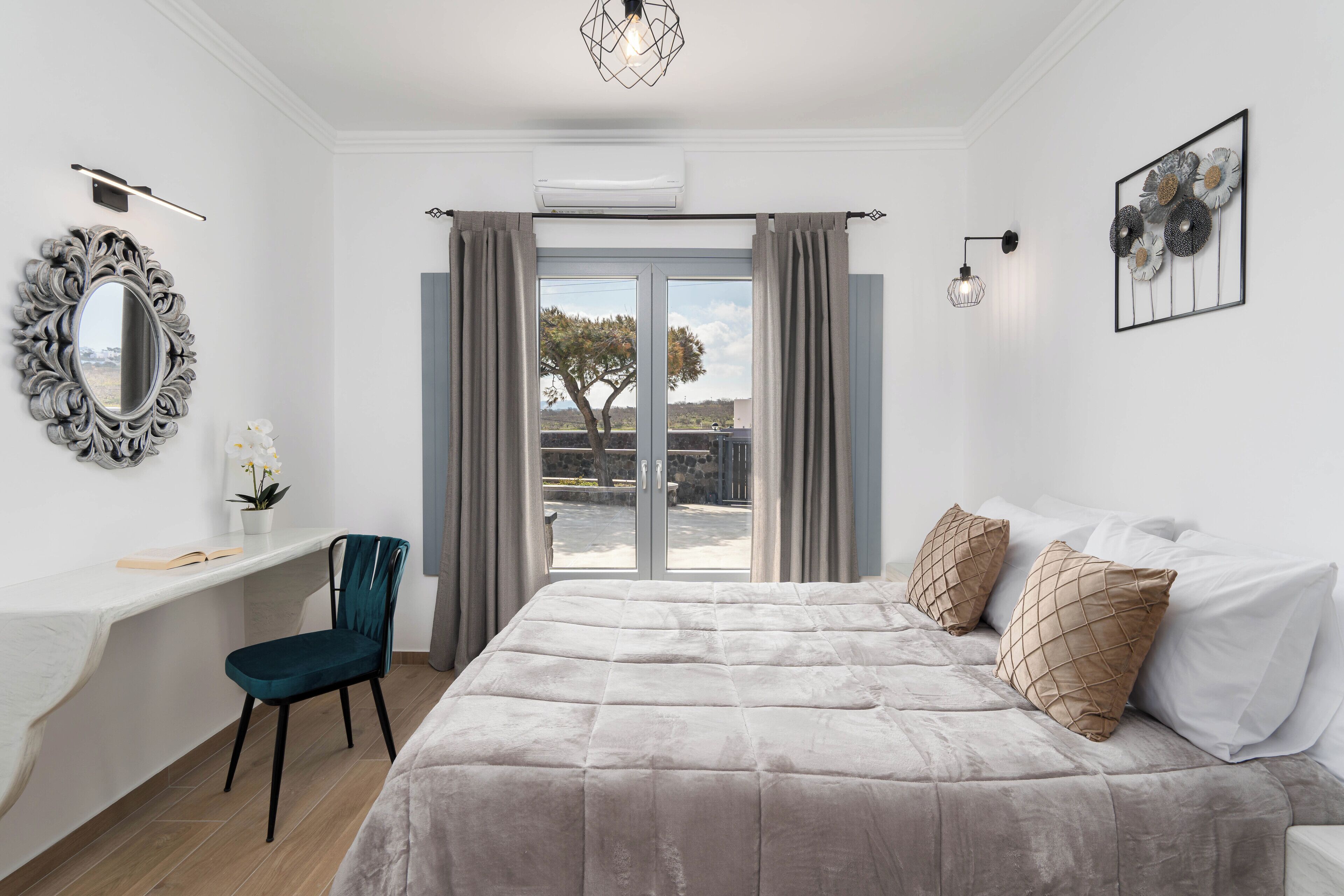 2 chambres, coffres-forts dans les chambres, bureau