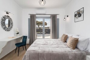 2 bedrooms, in-room safe, desk, iron/ironing board