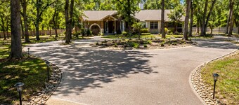Country Comfort - Spacious Brownwood Home