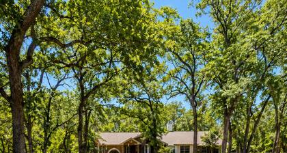 Country Comfort - Spacious Brownwood Home