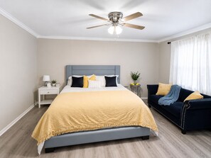 4 bedrooms, iron/ironing board, WiFi, bed sheets - Country Comfort - Spacious Brownwood Home (Early)