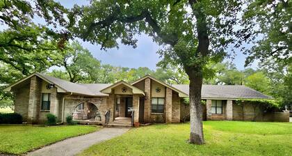 Spacious & Comfortable HOME in Early Brownwood TX