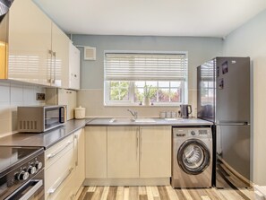 Cookware/dishes/utensils